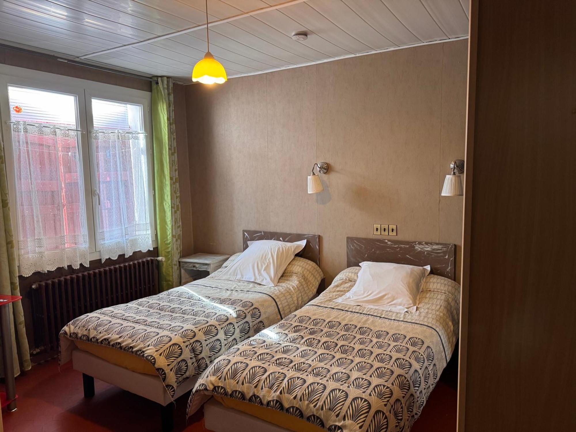 Le Chemin Neuf Hotel *
